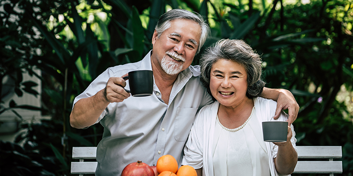 elderly couples playing eating some fruit